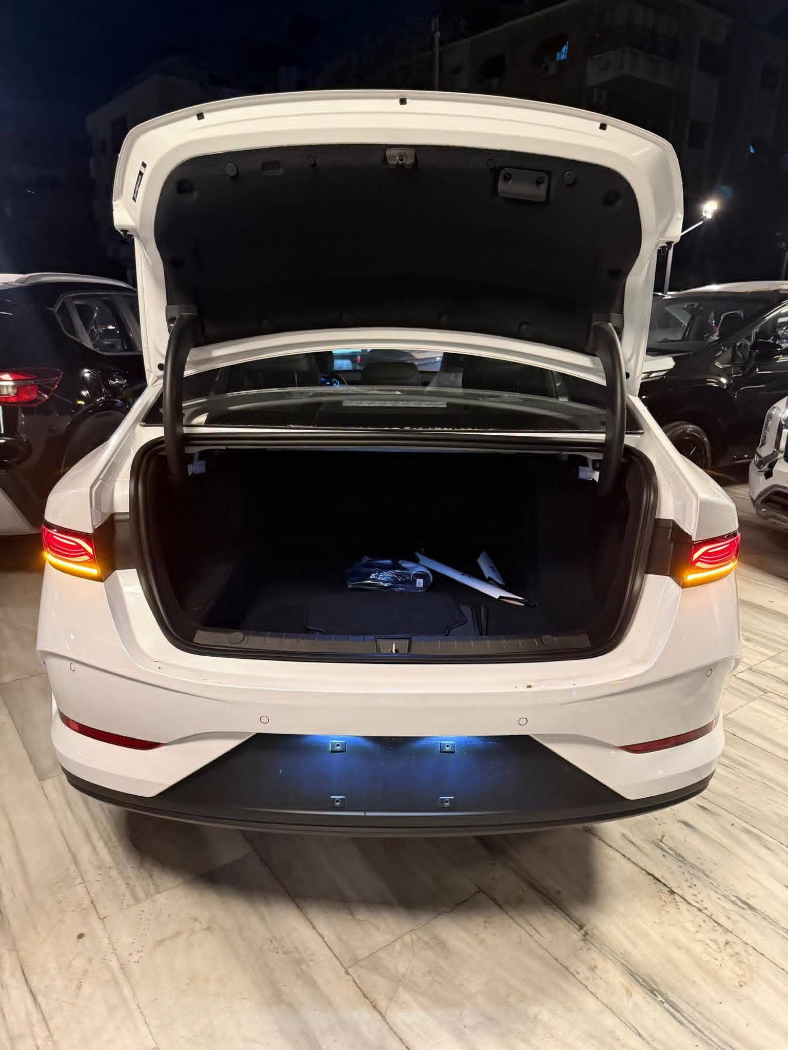 BYD Shen Plus للبيع – هايبرد – شحن ذاتي
